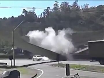 Dos muertos en Brasil al desplomarse una pasarela peatonal sobre una autopista 