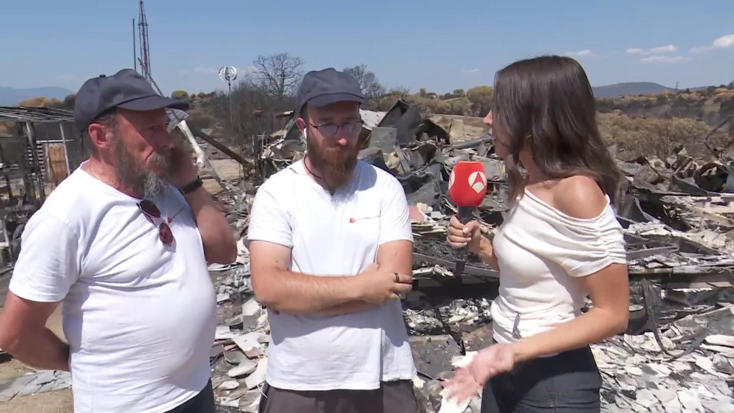 Lo han perdido todo en los incendios y ahora sobreviven en un hotel Lo han perdido todo en los incendios y ahora sobreviven en un hotel