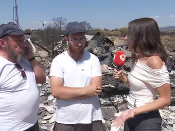Lo han perdido todo en los incendios y ahora sobreviven en un hotel Lo han perdido todo en los incendios y ahora sobreviven en un hotel