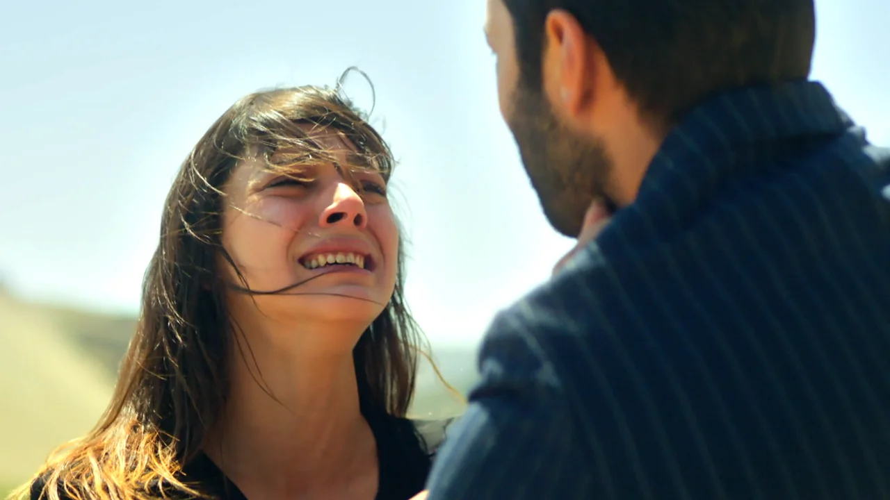 Zerrin intenta acabar con su vida y la de su bebé tras ver a Kaya pedir matrimonio a Ipek: “¡No puedo más!”