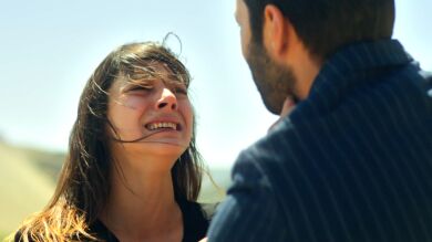 Zerrin intenta acabar con su vida y la de su bebé tras ver a Kaya pedir matrimonio a Ipek: “¡No puedo más!” 