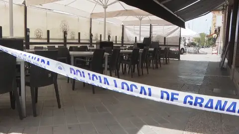 Negocios cerrados por los terremotos en Granada Negocios cerrados por los terremotos en Granada