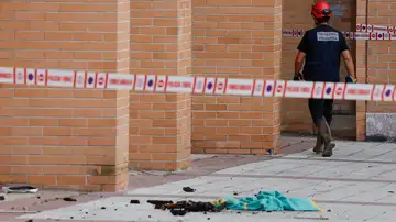 Muere un niño de 10 años al caer desde un tercer piso de un edificio que se había incendiado en Burlada, Navarra Muere un niño de 10 años al caer desde un tercer piso de un edificio que se había incendiado en Burlada, Navarra