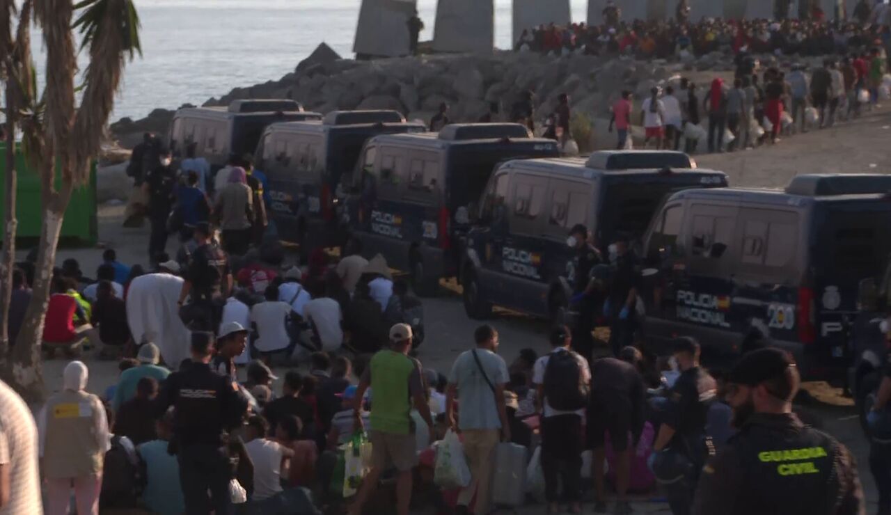 La Polic&iacute;a en la playa del Trampol&iacute;n