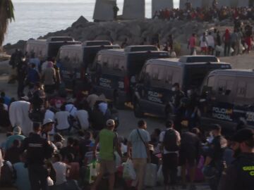 La Polic&iacute;a en la playa del Trampol&iacute;n