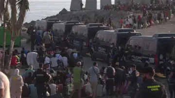 La Policía en la playa del Trampolín La Policía en la playa del Trampolín