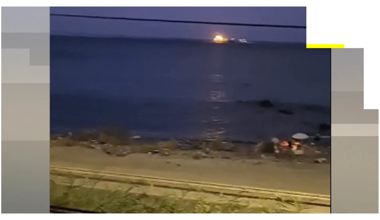 Cientos de migrantes regresan a la playa del Trampolín