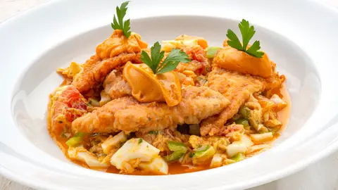 Una receta de escándalo: Santi Rodríguez cocina junto a Joseba Arguiñano pipirrana con lenguado en adobo Una receta de escándalo: Santi Rodríguez cocina junto a Joseba Arguiñano pipirrana con lenguado en adobo