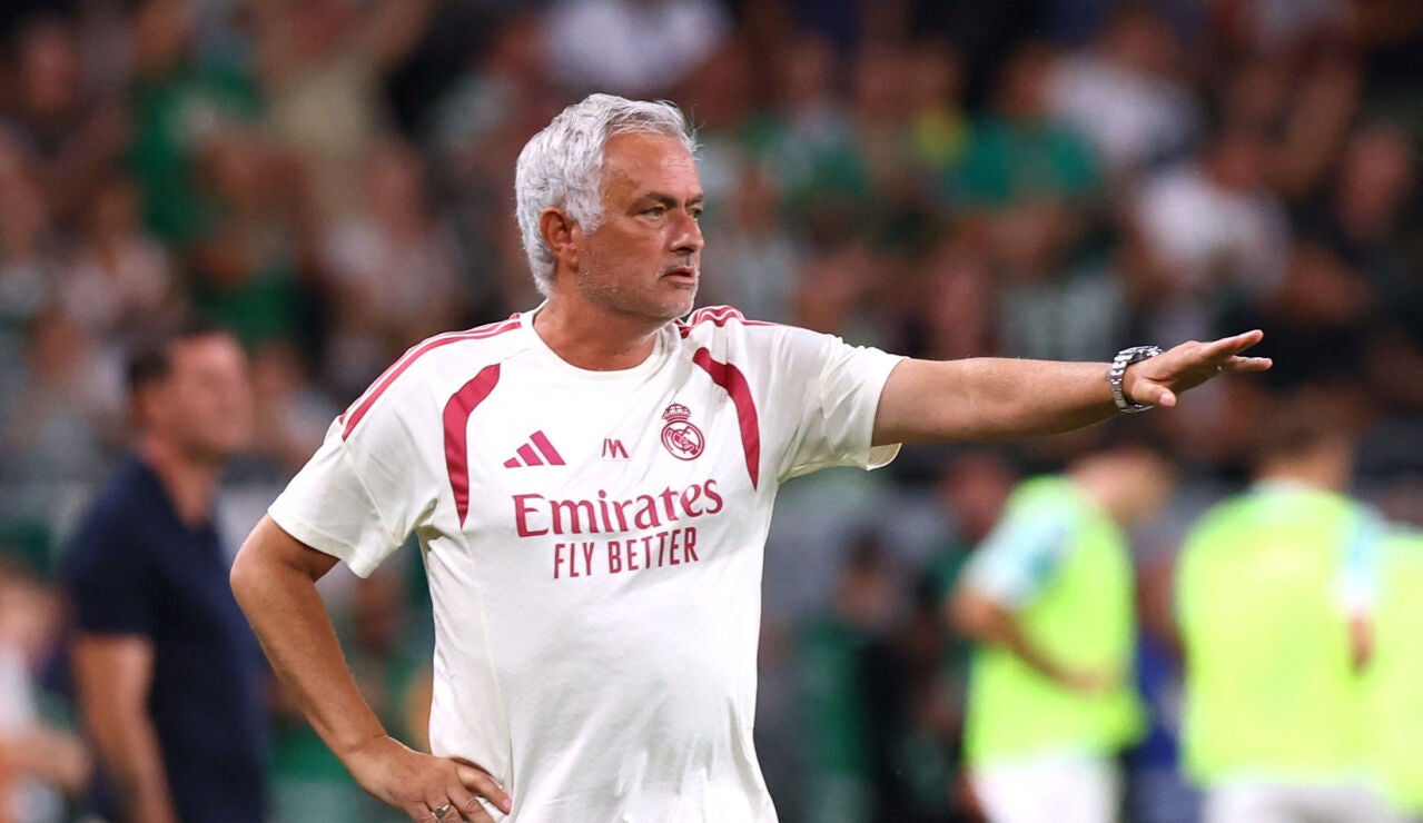 Jos&eacute; Mourinho durante un partido de pretemporada con el Real Madrid