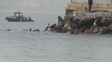 As&iacute; operan las mafias que trafican con personas de Ceuta a la Pen&iacute;nsula