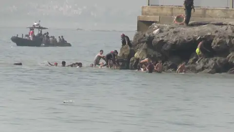 Así operan las mafias que trafican con personas de Ceuta a la Península Así operan las mafias que trafican con personas de Ceuta a la Península