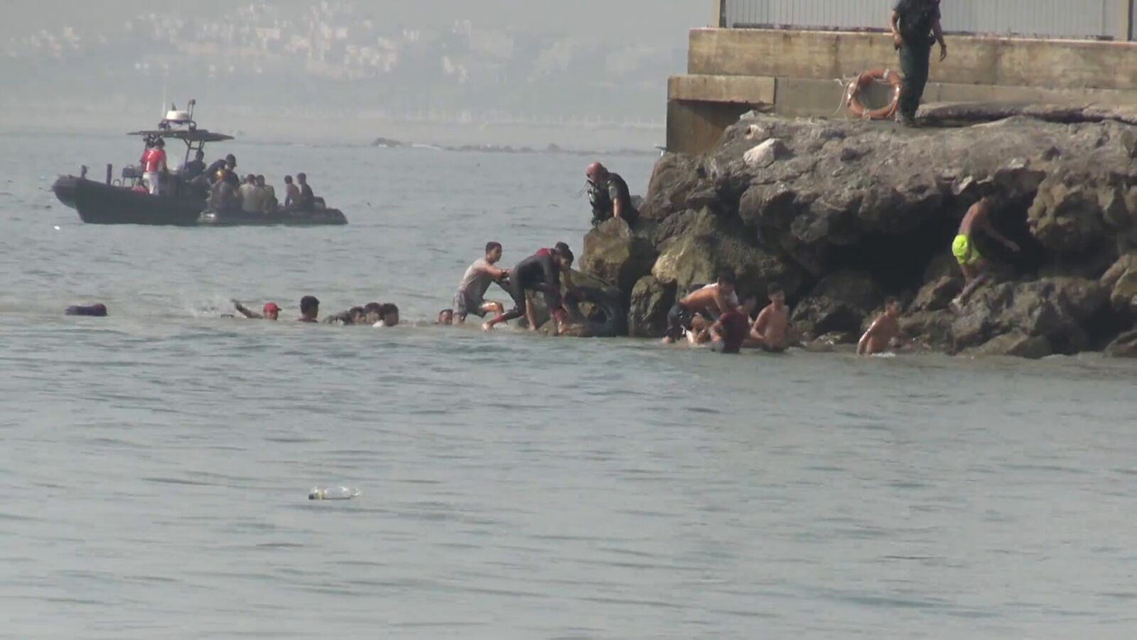 Así operan las mafias que trafican con personas de Ceuta a la Península