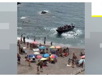 Imagen de los migrantes llegando en patera a Cartagena.