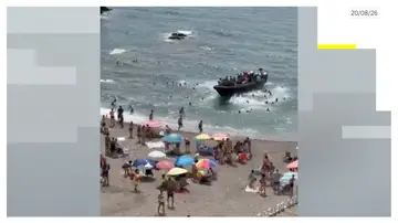 Imagen de los migrantes llegando en patera a Cartagena. Imagen de los migrantes llegando en patera a Cartagena.