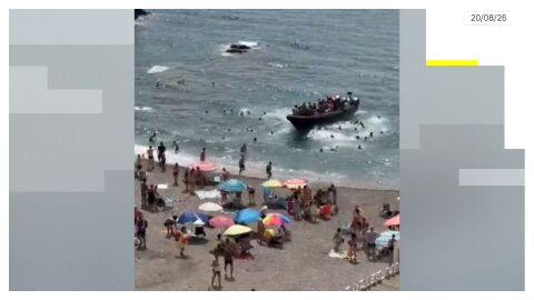 Imagen de los migrantes llegando en patera a Cartagena.