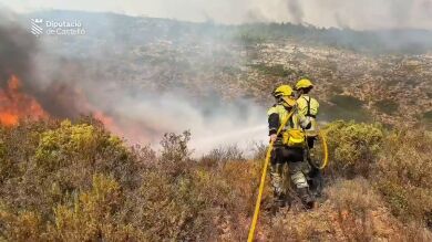 Logran contener el avance del incendio de Segorbe, que mantiene su superficie aunque sigue activo