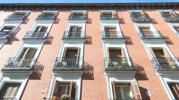 De 900 a 2.000€: el negocio de alquilar pisos por habitaciones que expulsa a los inquilinos De 900 a 2.000€: el negocio de alquilar pisos por habitaciones que expulsa a los inquilinos