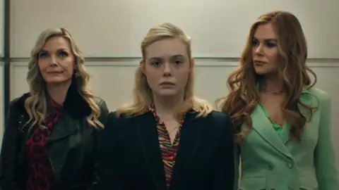 Michelle Pfeiffer, Elle Fanning y Nicole Kidman en Margo's Got Money Troubles Michelle Pfeiffer, Elle Fanning y Nicole Kidman en Margo's Got Money Troubles