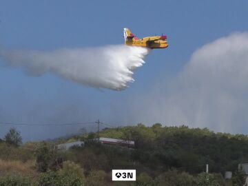 Los vecinos de G&aacute;tova vuelven a casa tras estabilizarse el incendio de la Sierra Calderona