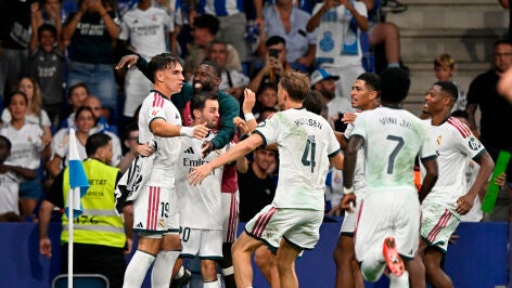 Carlos Esp&iacute; celebra el gol de la victoria ante el Espanyol