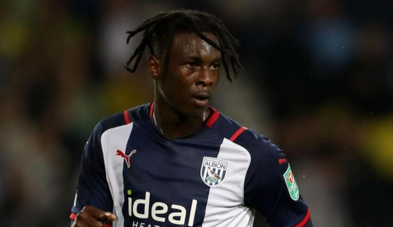Quevin Castro en un partido con el West Bromwich Albion