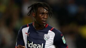Quevin Castro en un partido con el West Bromwich Albion