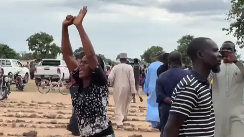 Imágenes de una mujer en Nigeria Imágenes de una mujer en Nigeria
