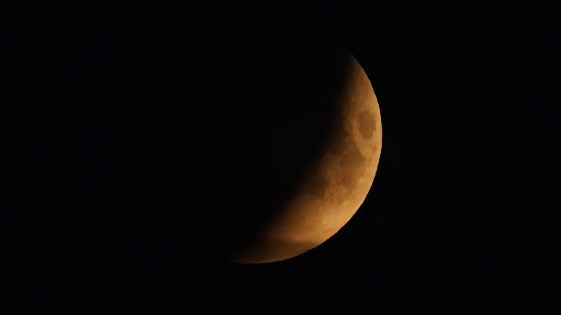Un eclipse lunar visto desde Londres. Un eclipse lunar visto desde Londres.