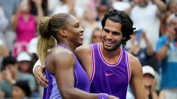 Carlos Alcaraz junto a Serena Williams en la Arthur Ashe Carlos Alcaraz junto a Serena Williams en la Arthur Ashe