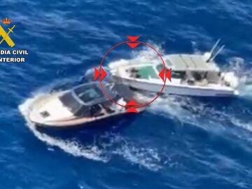 El ladr&oacute;n de un barco de un mill&oacute;n de euros en Mallorca embiste a la Guardia Civil durante una persecuci&oacute;n hasta Ibiza.
