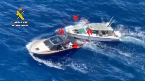 El ladr&oacute;n de un barco de un mill&oacute;n de euros en Mallorca embiste a la Guardia Civil durante una persecuci&oacute;n hasta Ibiza.