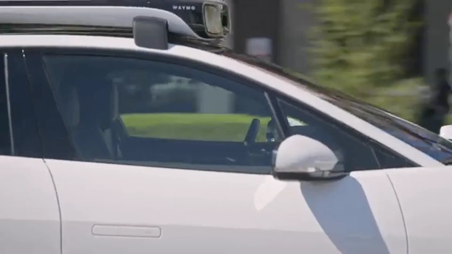 Madrid se prepara para recibir la llegada de los primeros taxis sin conductor Antena 3 Noticias