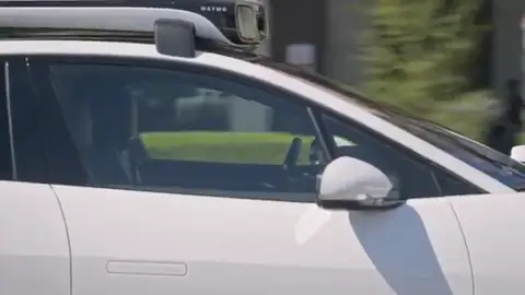 Madrid se prepara para recibir la llegada de los primeros taxis sin conductor Antena 3 Noticias