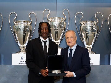 Yan Diomande, presentado con el Real Madrid