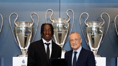 Yan Diomande, presentado con el Real Madrid