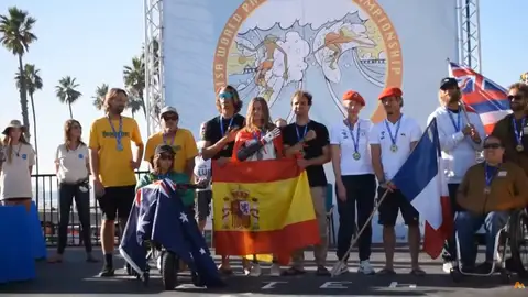 Sin manos ni pies, la parasurfista Sarah Almagro vuelve a hacer historia sobre la tabla Sin manos ni pies, la parasurfista Sarah Almagro vuelve a hacer historia sobre la tabla