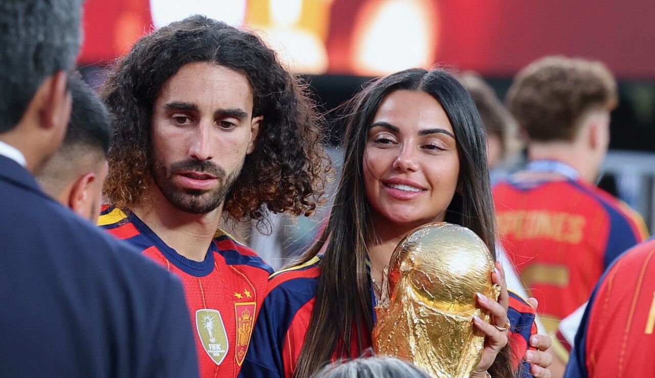 Cucurella y su pareja Claudia Rodr&iacute;guez