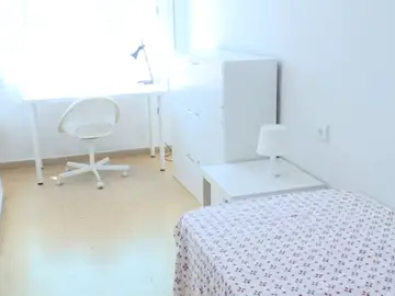 Imagen de una habitación en un piso compartido Imagen de una habitación en un piso compartido