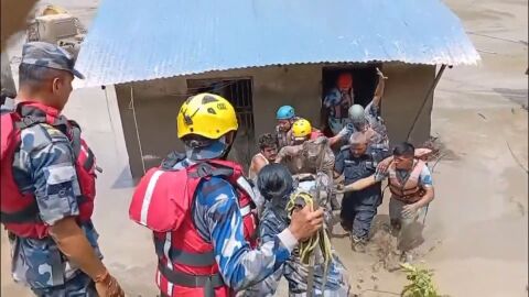 Dos espa&ntilde;oles, entre los 403 desaparecidos tras la riada que deja al menos 55 muertos en Nepal