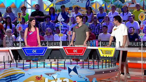 Todos los concursantes de La ruleta coinciden: ¡no soportarían irse de vacaciones sin su móvil! Todos los concursantes de La ruleta coinciden: ¡no soportarían irse de vacaciones sin su móvil!