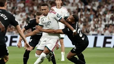 Mbappé se pelea en la frontal ante la Real Sociedad Mbappé se pelea en la frontal ante la Real Sociedad