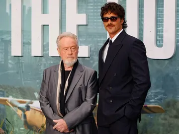 Ridley Scott y Jacob Elordi en la premiere de La constelación del perro Ridley Scott y Jacob Elordi en la premiere de La constelación del perro