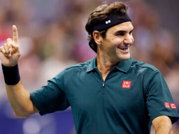 Roger Federer celebra un punto en la Arthur Ashe