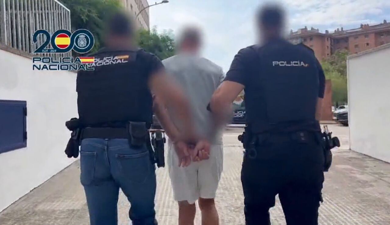 El maestro de las fugas siendo detenido por la Polic&iacute;a Nacional.