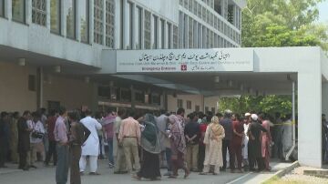 Hospital incendiado en Pakist&aacute;n