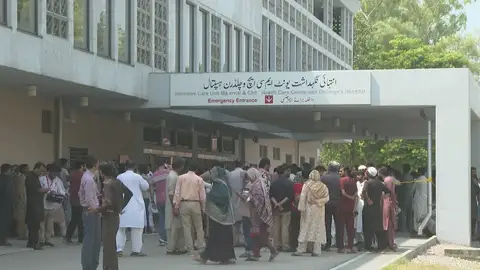 Hospital incendiado en Pakistán Hospital incendiado en Pakistán