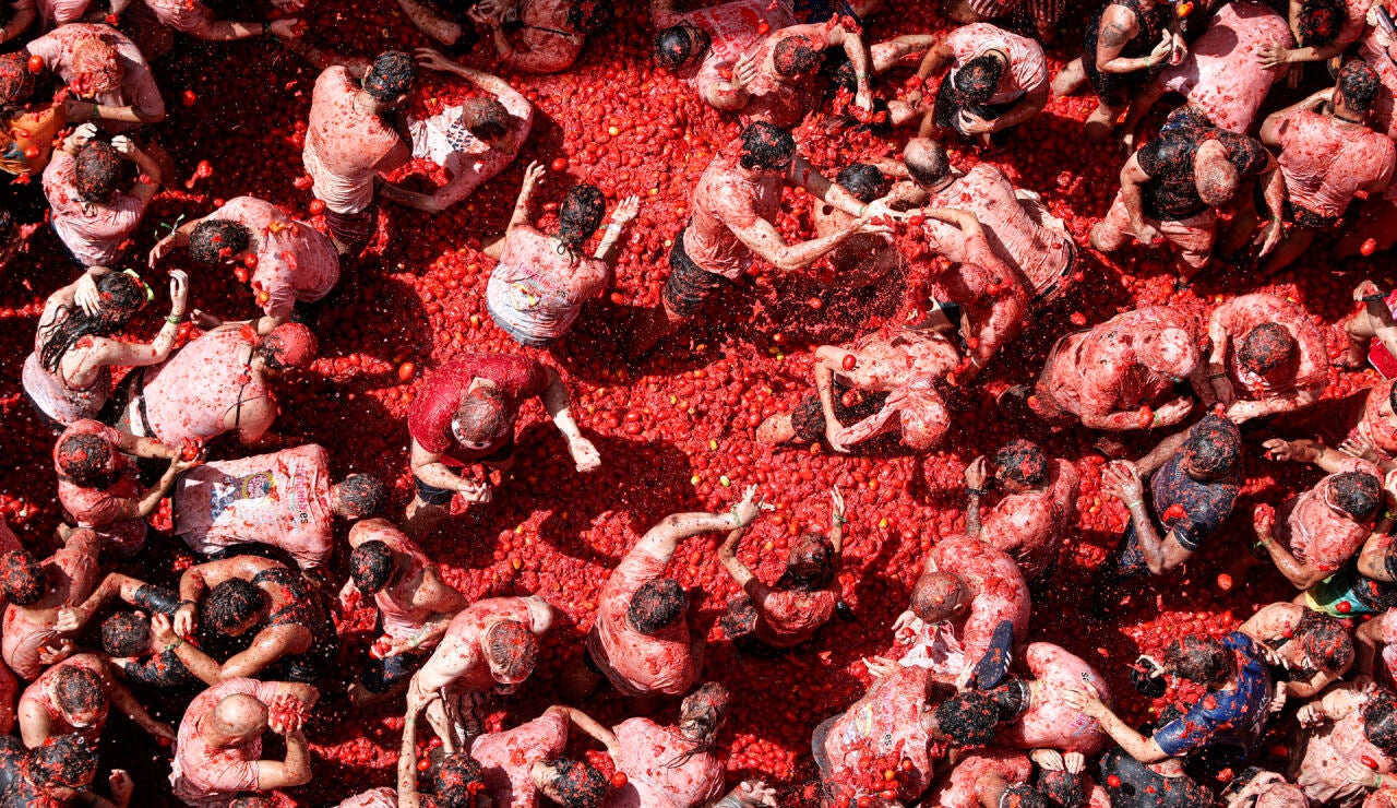 Imagen de la Tomatina de Bu&ntilde;ol 