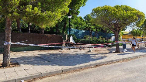 Vista del muro que se desplom&oacute;