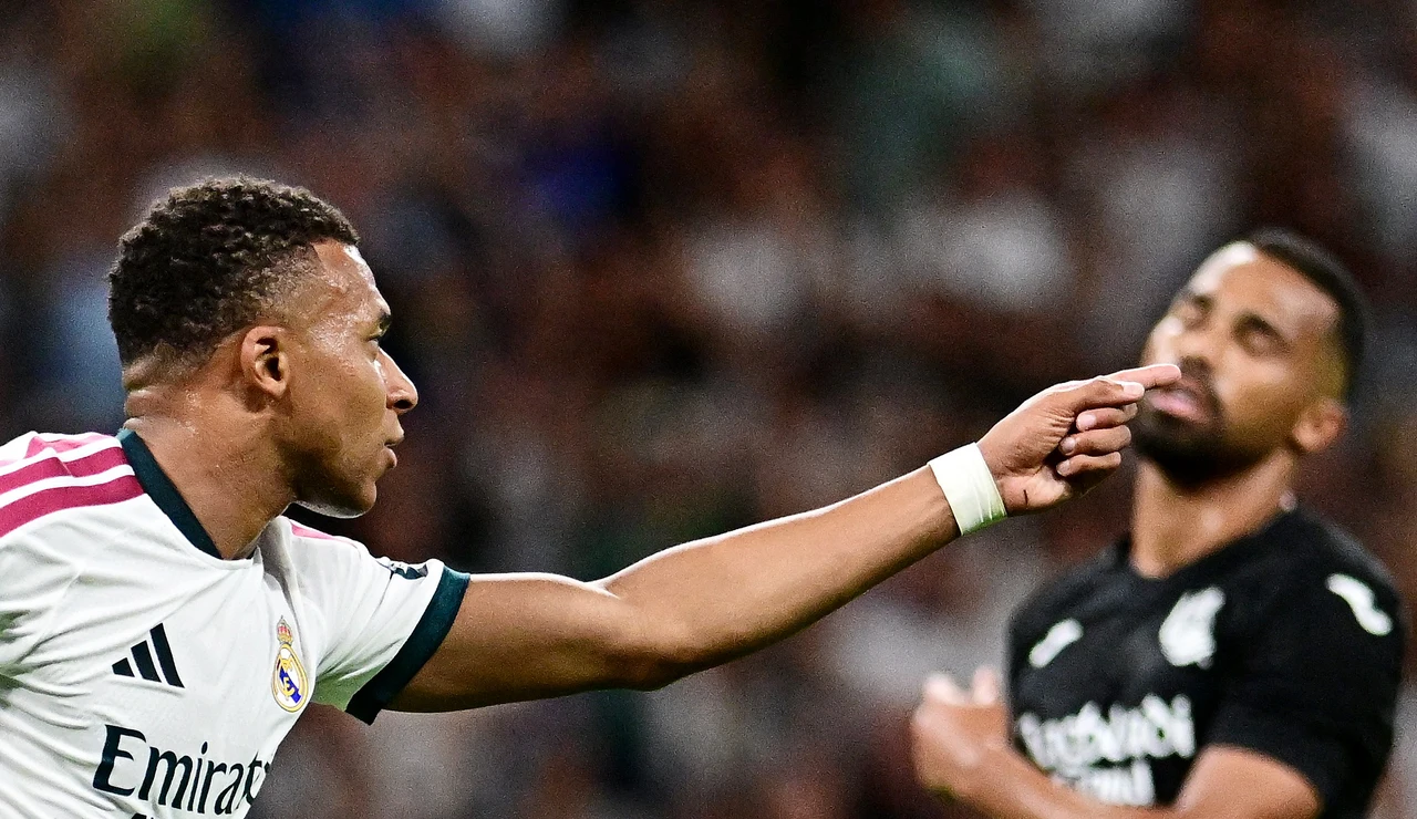 Mbappé celebra su primer gol a la Real Sociedad