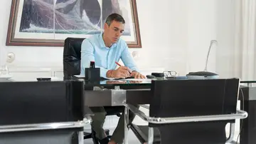 El presidente del Gobierno, Pedro Sánchez, en la reunión de coordinación sobre la situación actual en Ceuta. El presidente del Gobierno, Pedro Sánchez, en la reunión de coordinación sobre la situación actual en Ceuta.